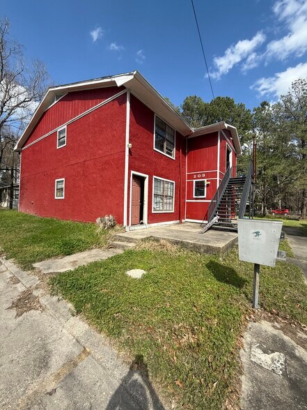 More Photos Of 207-209 Carl St, Leesville Apartments For Sale