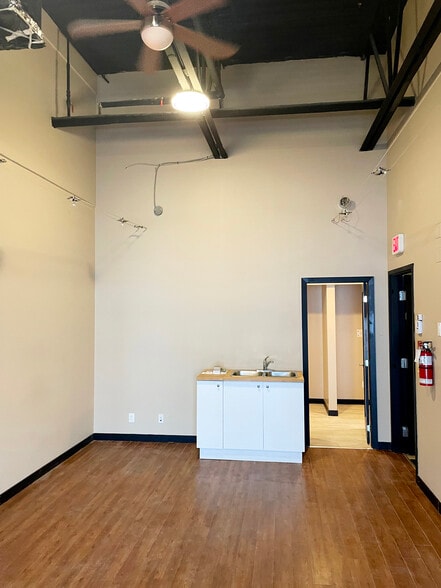 More Photos Of 7252 River Pl, Mission Warehouse For Sale