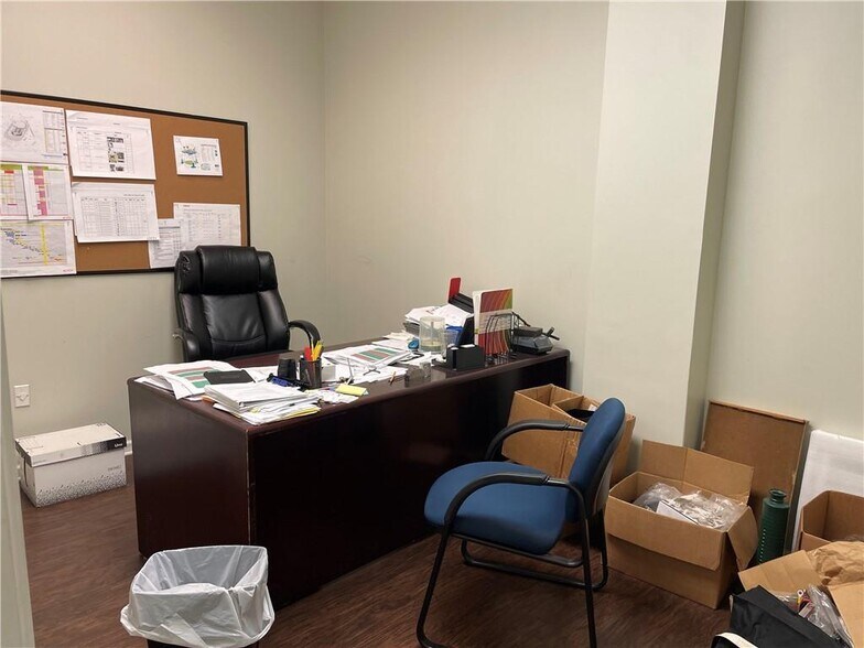 More Photos Of 2345 Sandifer Blvd, Westminster Showroom For Lease