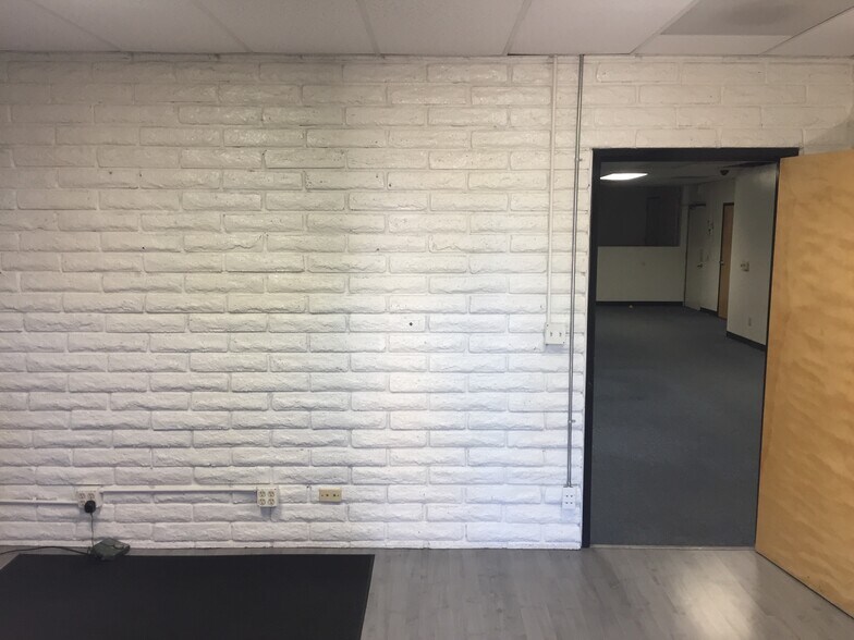 More Photos Of 1051 E Wardlow Rd, Long Beach Office For Lease