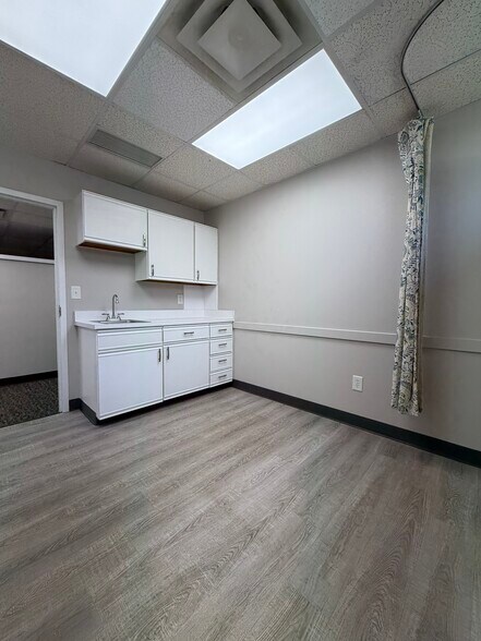 More Photos Of 1140 Independence Ave, Marion Medical For Lease