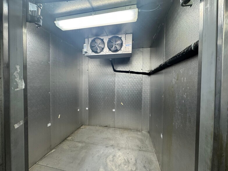More Photos Of 1428-1430 W Glenoaks Blvd, Glendale Freestanding For Lease