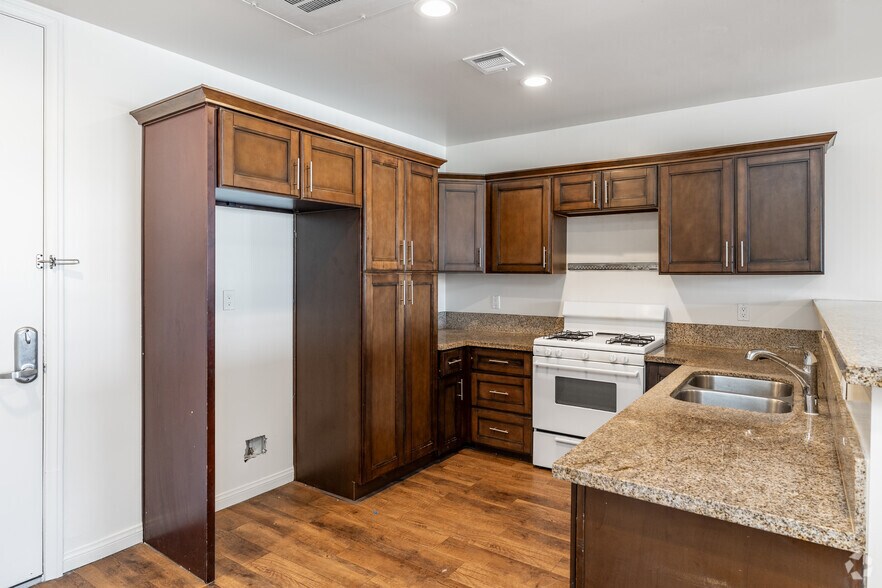 More Photos Of 14105 Chadron Ave, Hawthorne Apartments For Sale