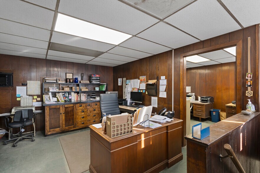 More Photos Of 137 Providence St, Putnam Warehouse For Sale