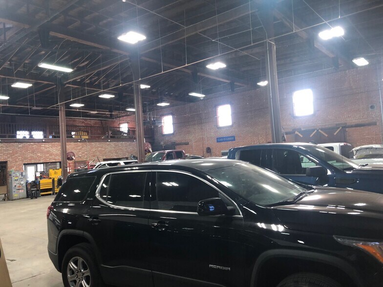 More Photos Of 310 S 9th St, Corsicana Manufacturing For Sale