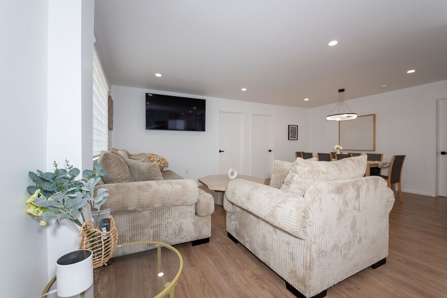 More Photos Of 11315 Tiara St, North Hollywood Apartments For Sale