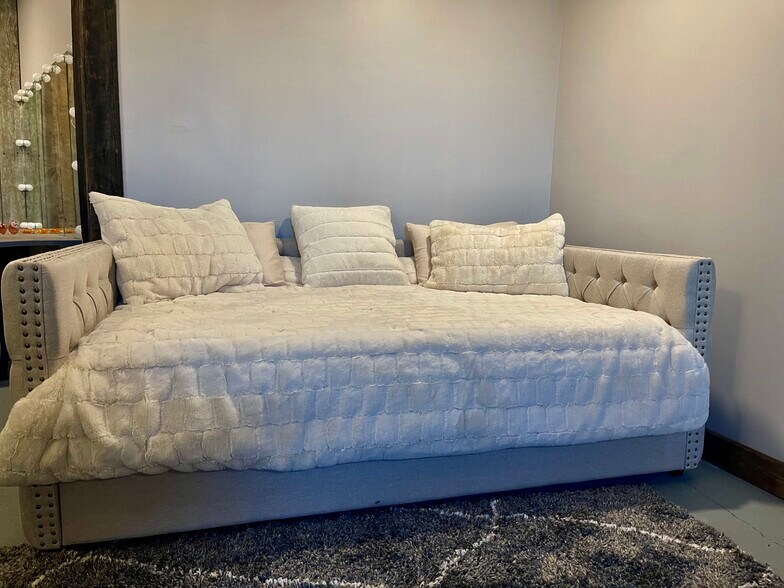 More Photos Of 211 Main St, Irvine Storefront For Sale