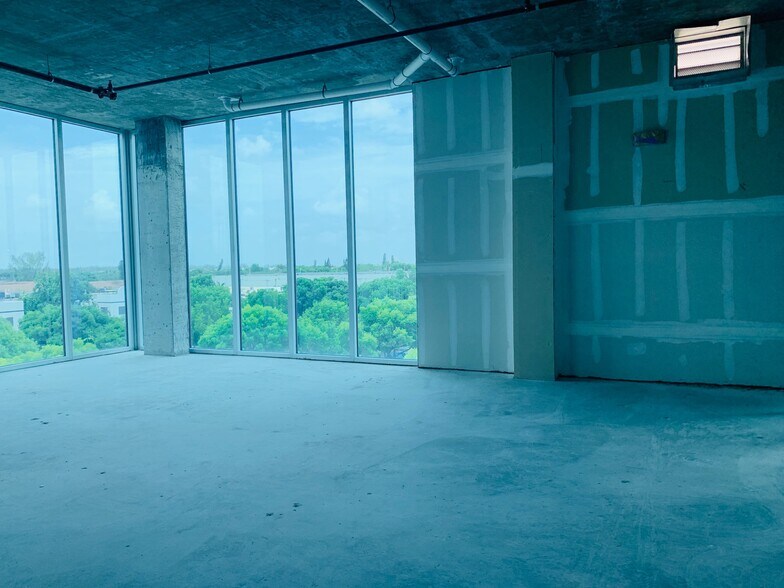 More Photos Of 10450 NW 33rd St, Doral Office For Sale