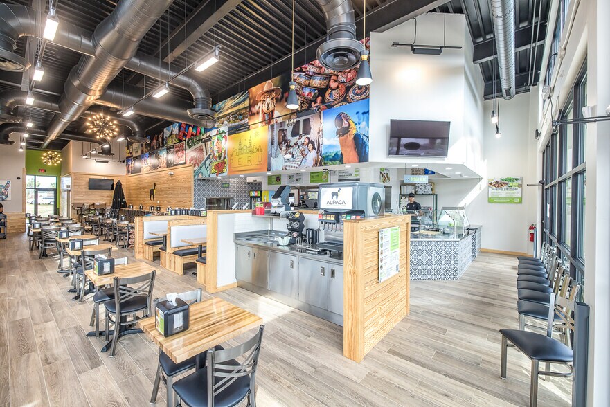 More Photos Of 5028 Southport Crossing Way, Southport Restaurant For Lease