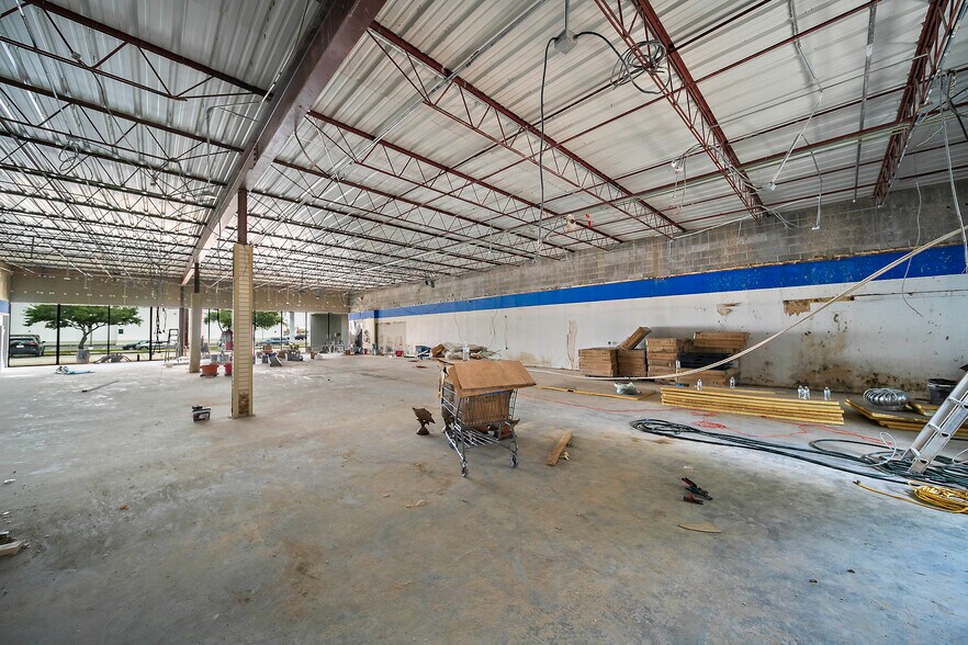 More Photos Of 10200 Almeda Genoa Rd, Houston Unknown For Lease