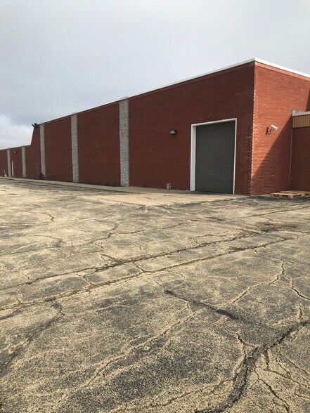 More Photos Of 1586 Barber Greene Rd, Dekalb Light Distribution For Lease