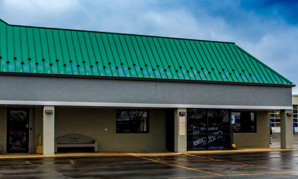 More Photos Of 2701 N Oneida St, Appleton Freestanding For Lease
