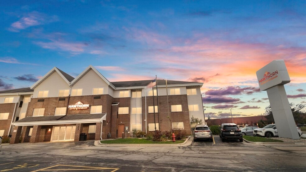 More Photos Of 1001 W College, Oak Creek Hotel For Sale