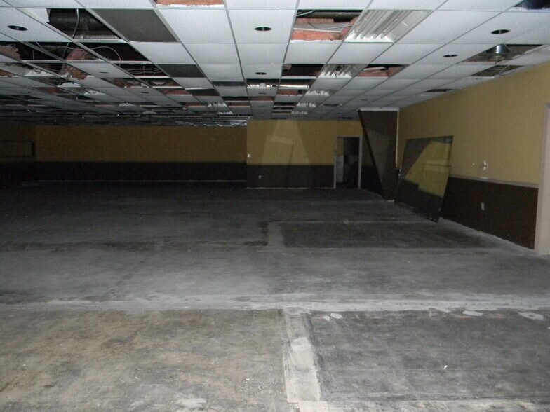 More Photos Of 8575 N County Road 25A, Piqua Light Manufacturing For Sale