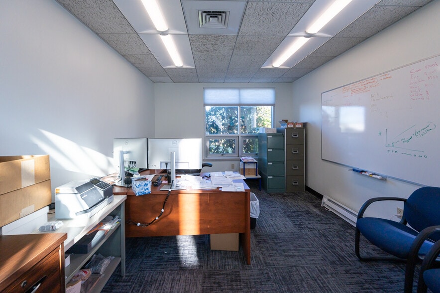 More Photos Of 116 Parker St, Newburyport Manufacturing For Sale