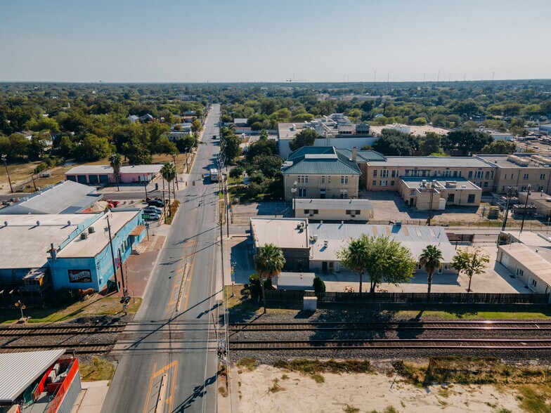 More Photos Of 1913 S Flores St, San Antonio Freestanding For Sale