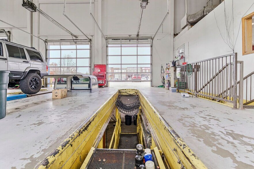 More Photos Of 162 S Buckner Tarsney Rd, Oak Grove Auto Repair For Sale