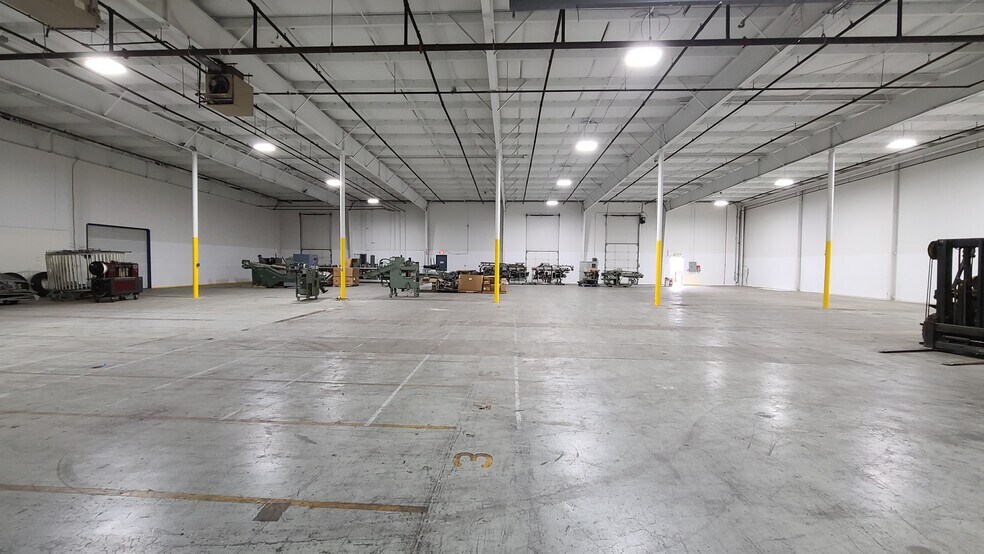 Primary Photo Of 4925-4931 Indian School Rd NE, Salem Warehouse For Lease