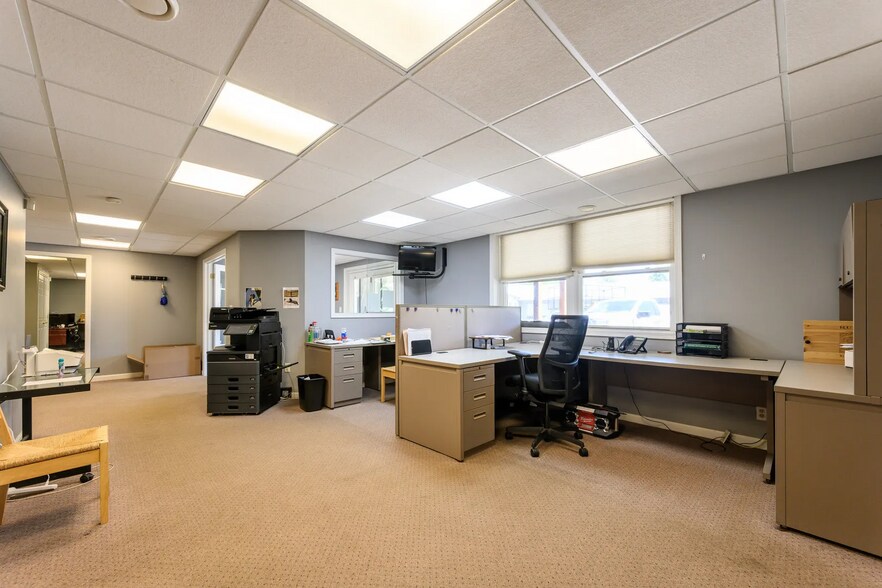 More Photos Of 4418 Richmond Rd, Ringwood Office For Sale