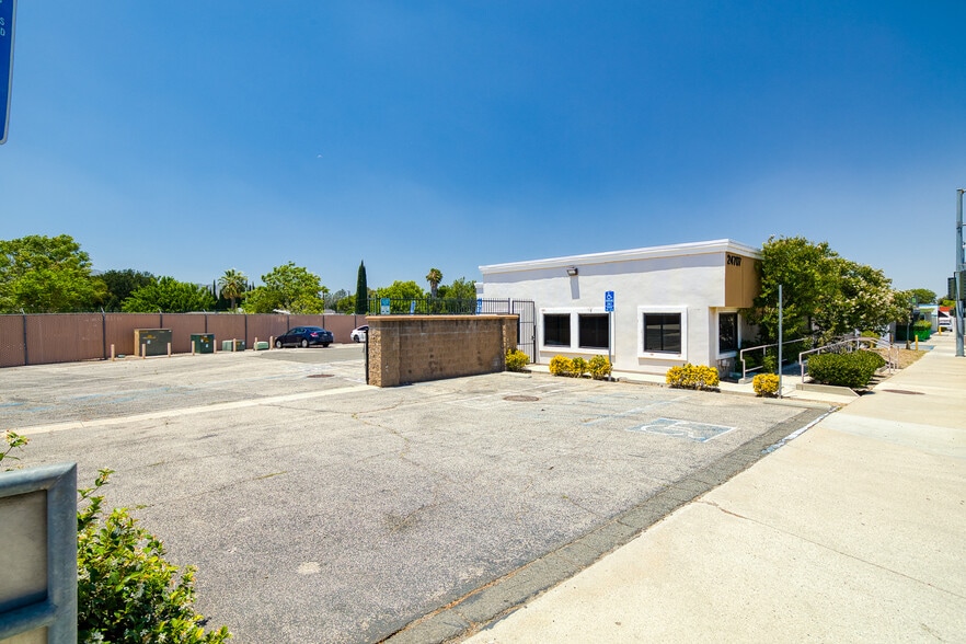 More Photos Of , Santa Clarita Office For Sale