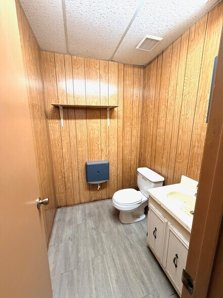 More Photos Of 306 E Loop 281, Longview General Retail For Lease