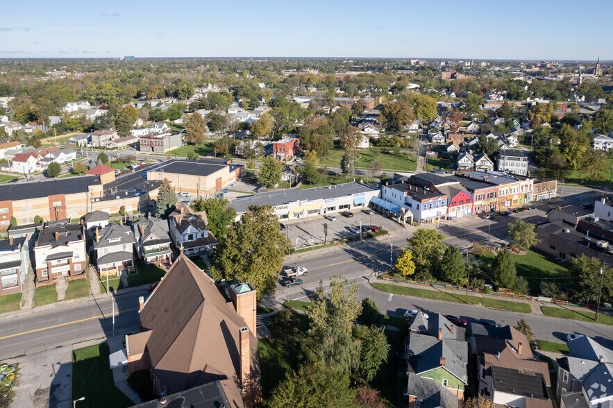 More Photos Of 1244-1256 Broadway St, Toledo Storefront For Lease