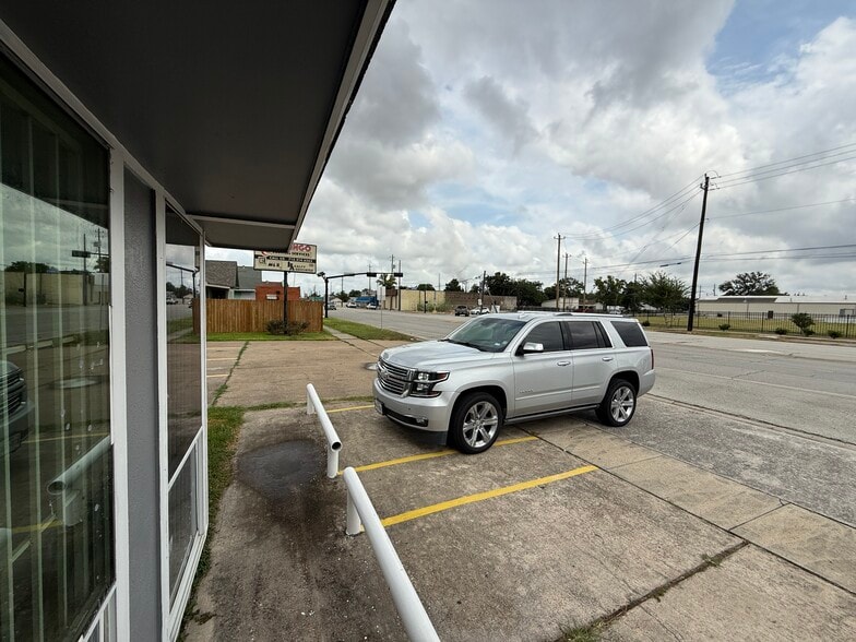 More Photos Of 2809 Market St, Baytown Office Residential For Lease