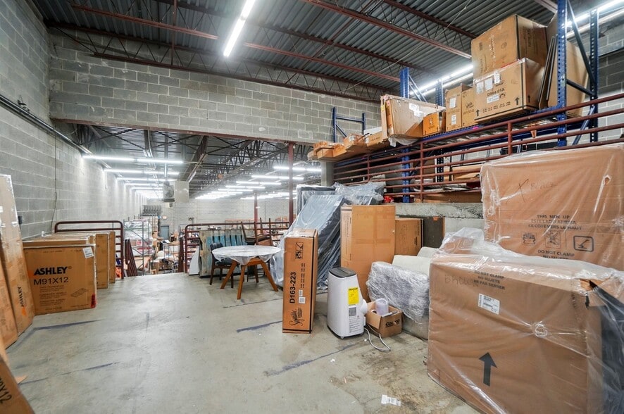 More Photos Of 50 Eswin St, Cincinnati Freestanding For Sale