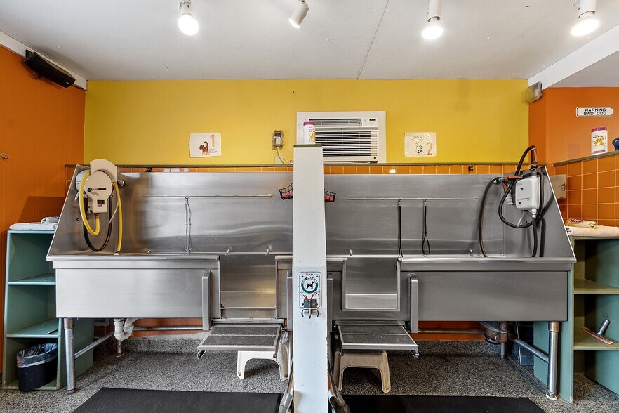 More Photos Of 489 Concord Ave, Cambridge Veterinarian Kennel For Sale