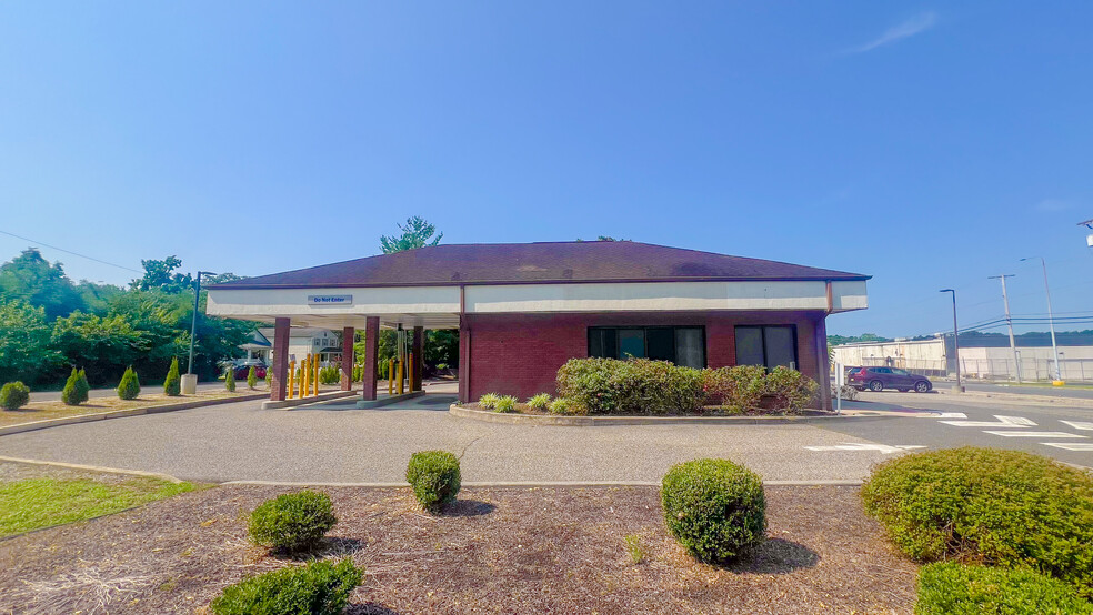 Primary Photo Of 340 S White Horse Pike, Berlin Bank For Lease