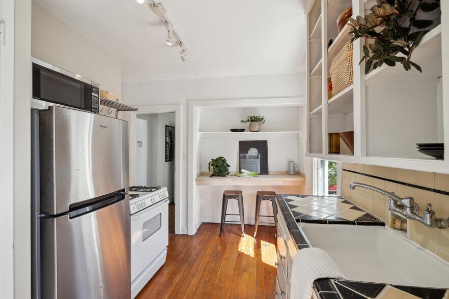 More Photos Of 449 37th St, Oakland Apartments For Sale