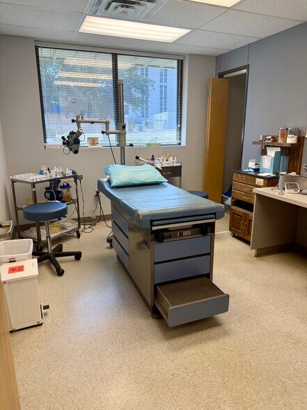 More Photos Of , Paris Office For Sale