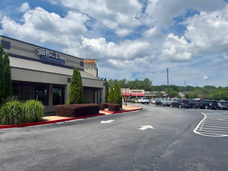 More Photos Of 2700 Town Center Dr, Marietta Unknown For Lease