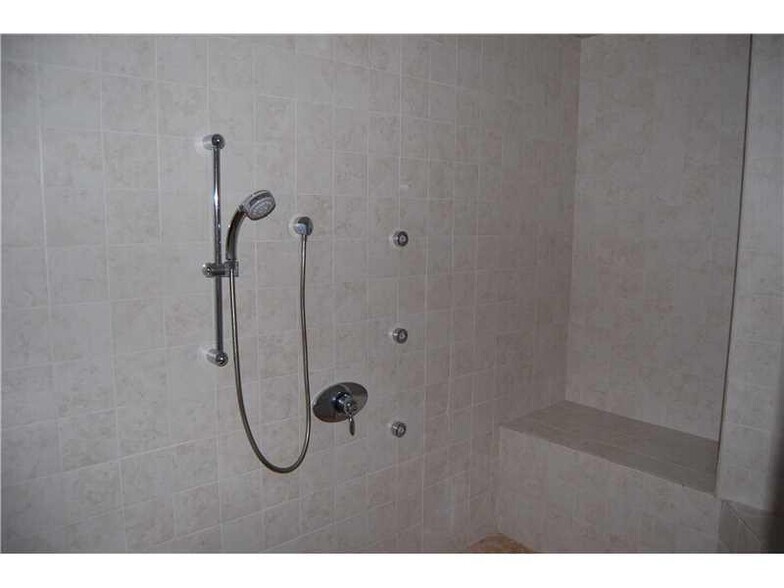 More Photos Of 1011-1039 NW 31st Ave, Pompano Beach Manufacturing For Lease