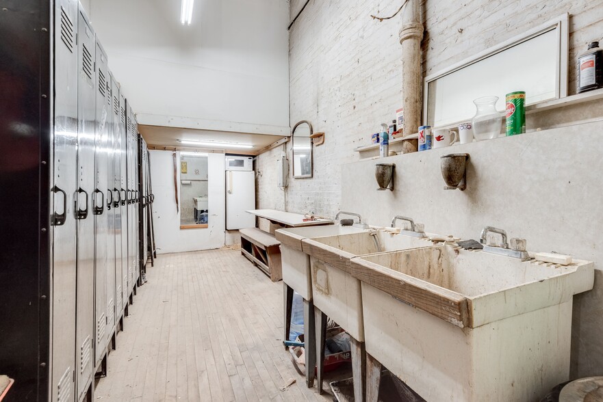 More Photos Of 54 Franklin St, Brooklyn Apartments For Sale
