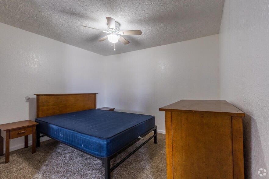 More Photos Of 320 Lee Ave, Bullhead City Apartments For Sale