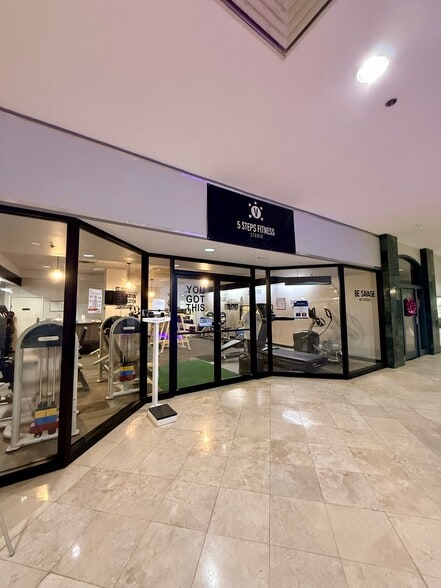 More Photos Of 1900 NW Expressway, Oklahoma City Office For Lease