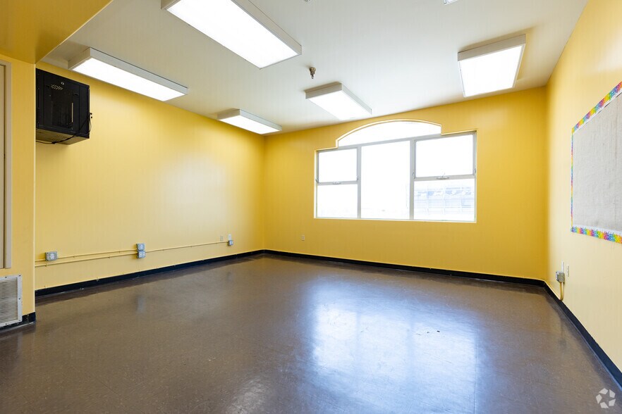 More Photos Of 1518 S Robertson Blvd, Los Angeles Schools For Lease