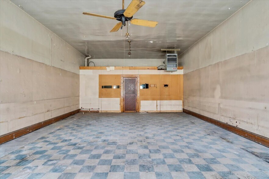 More Photos Of 2302 Melrose Ave NW, Roanoke Flex For Lease