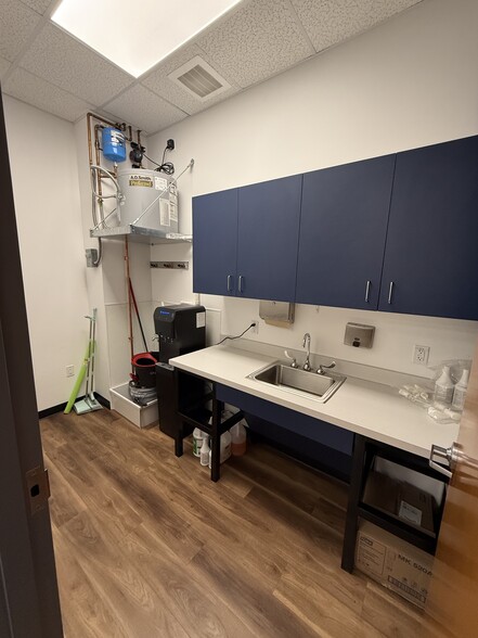 More Photos Of 2340 E Beardsley Rd, Phoenix Medical For Lease