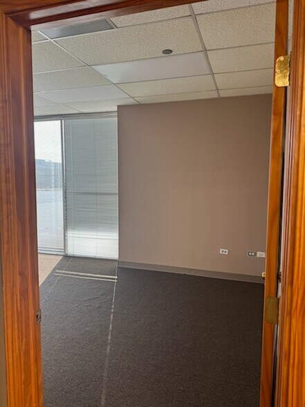 More Photos Of 1810 Estes Ave, Elk Grove Village Warehouse For Lease