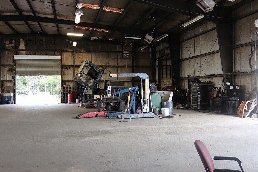 More Photos Of 1530 Parker Ln, Enterprise Warehouse For Lease