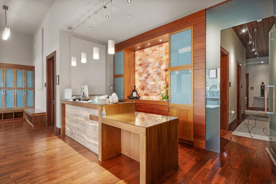 More Photos Of 241 Robinson St, Basalt Storefront For Sale
