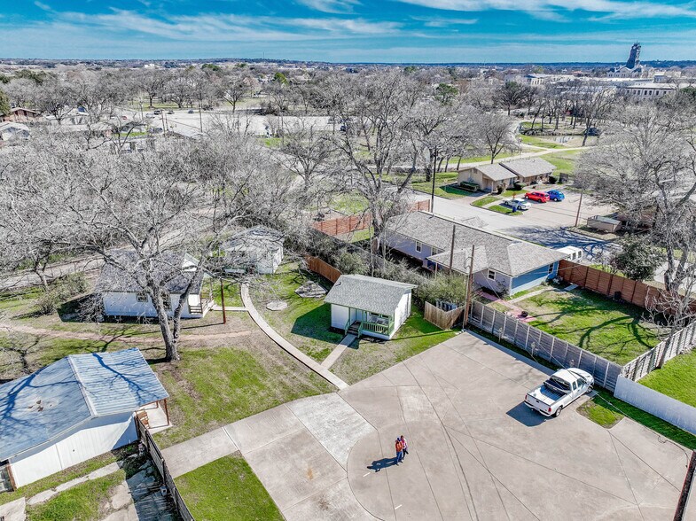 More Photos Of 512 N Travis St, Granbury Hospitality For Sale