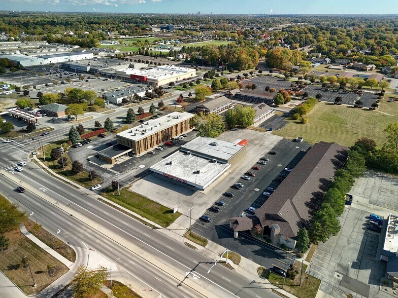 More Photos Of 1436 Reynolds Rd, Maumee Freestanding For Lease