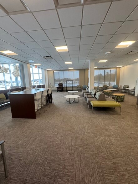 More Photos Of 3119 Woodman Dr, Altoona Medical For Lease