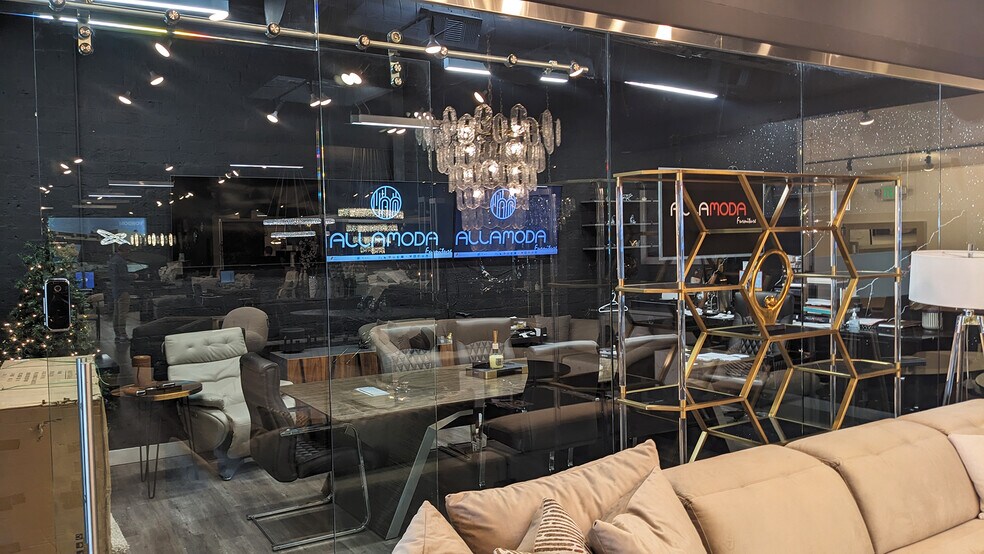 More Photos Of 500 N La Brea Ave, Los Angeles Storefront Retail Office For Lease