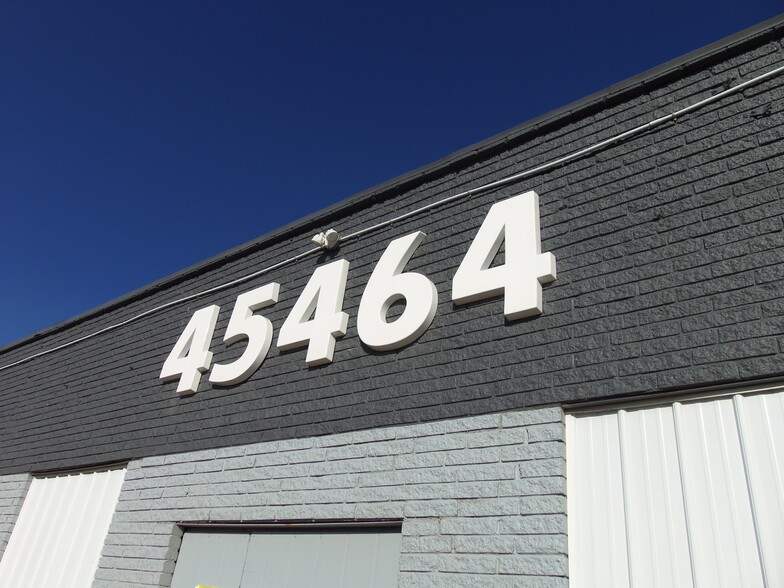 Primary Photo Of 45464 Woodward Ave, Pontiac Warehouse For Lease