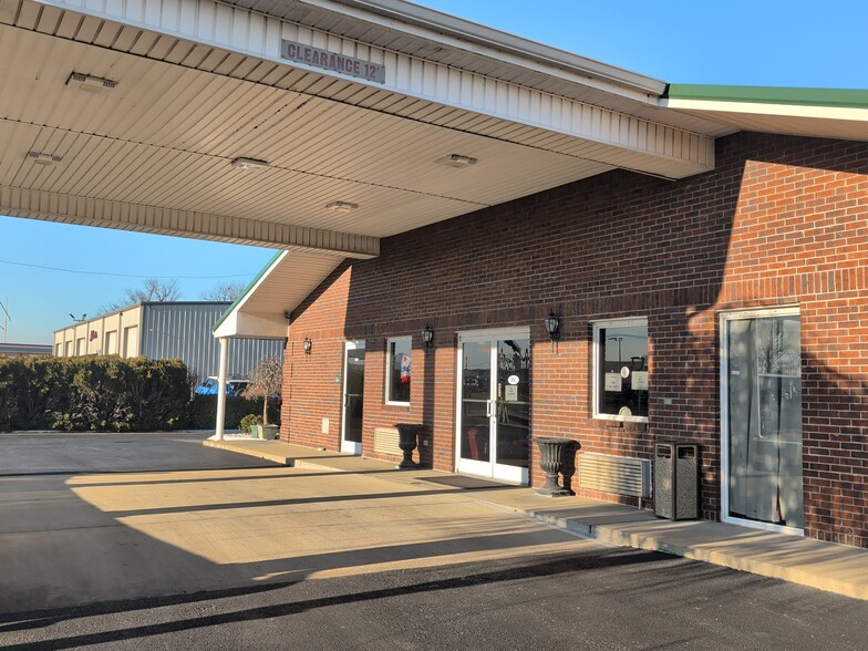 More Photos Of 2009 W Reelfoot Ave, Union City Hotel For Sale