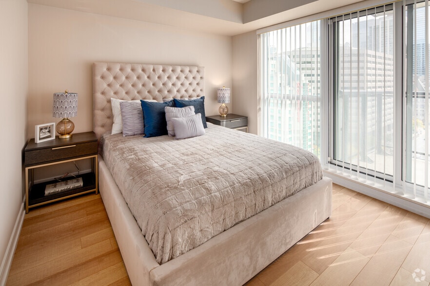 More Photos Of 570 Bay St, Toronto Apartments For Lease